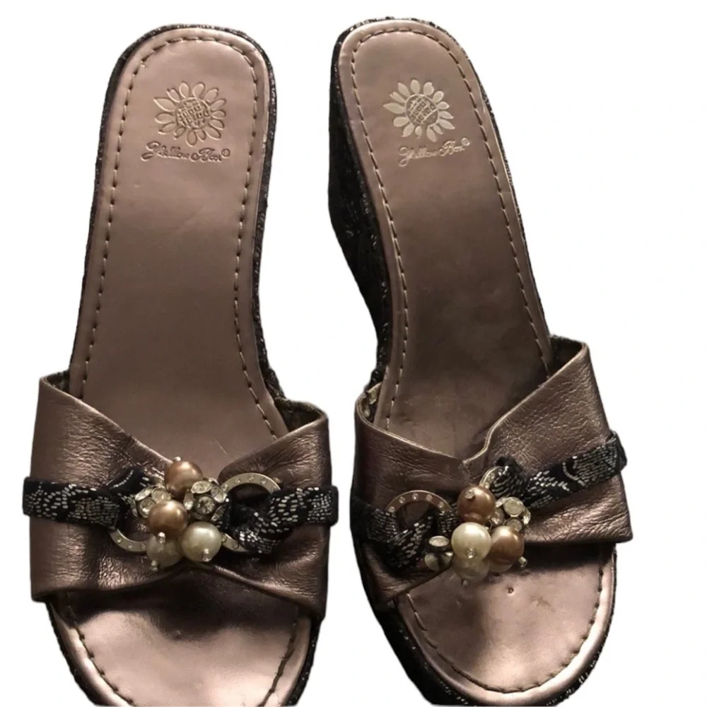 Yellow Box  size 10 platinum & Black wedge pearl and Rhinestone embellishing